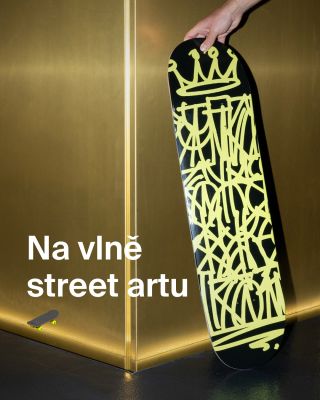 Umění, které se nebojí vyjet do ulic. 🛹 Nová kolekce desek Michala Škapy @traun834 propojuje svět street artu, designu a...
