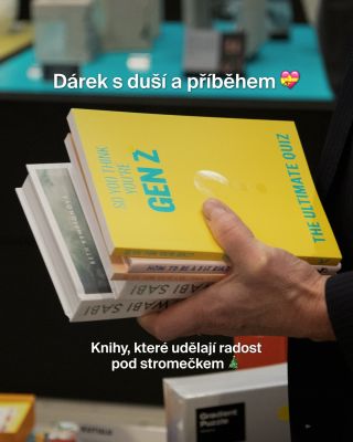 Vánoce klepou na dveře a seznam dárků volá po posledních nápadech? 😱 V @kunsthallepraha_designshop se o to postaráme! 👌...
